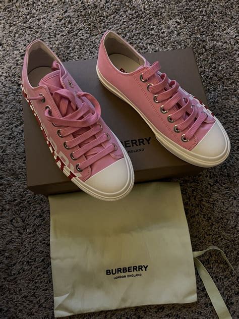 Burberry Women's Larkhall Low Top Lace Up 